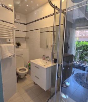 Vitrolles Apartment | L Annexe - Parking privé Calme Moderne Wi-Fi
