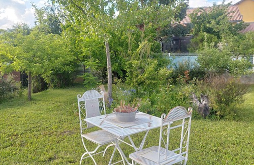 La Batie-Neuve Apartment | L'Ecrin is a 3-star furnished tourist accommodation.