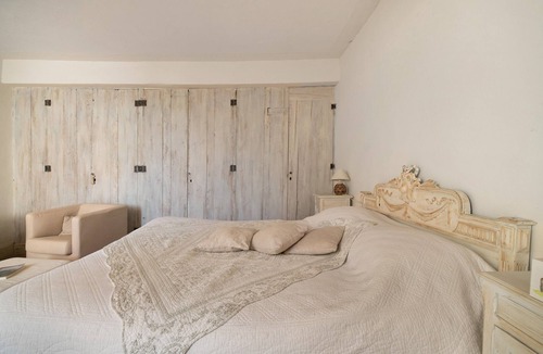 Rieucros Bed & Breakfast | “L'Étable” Guest Room with Shared Terrace & Garden, Wi-Fi, Breakfast, Pool Access