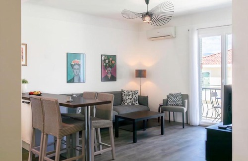 Jean-Medecin Apartment | L4 Staywizus - 2BDR Hotel des Postes Central, Massena AC 2Balconies