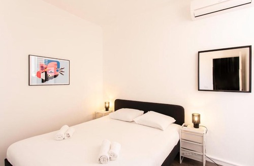 Jean-Medecin Apartment | L4 Staywizus - 2BDR Hotel des Postes Central, Massena AC 2Balconies