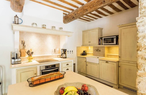 Maubec House | La Bastide de Maubec, nearby village within walking distance, with a pool