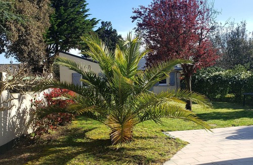 Guerande House | La Baule beach 1.5 km away. Bright house sleeps 9, enclosed garden