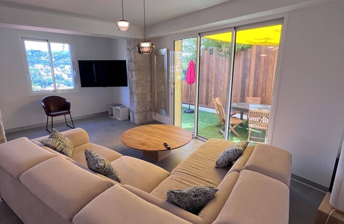 Saint-Sylvestre Apartment | La belle niçoise. Quiet location in the hills just a few minutes from the town center.