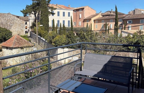 Vallon-Pont-d'Arc Apartment | 🌿 La cascade, gîte 100 m2, village center, in renovated house with 4 gîtes