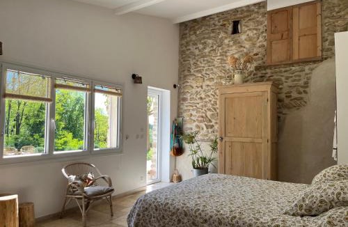 Peyrins Bed & Breakfast | La Clairière de l'Ange Havre de paix en Drôme des Collines