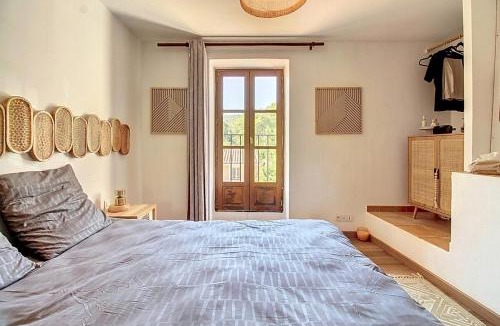 Fontaine-de-Vaucluse House | La Cour de Pétrarque