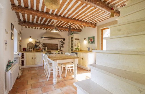 Taillades Villa | La Douce France - In the city centre!