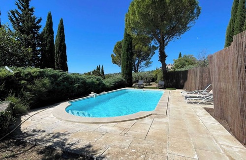 Gordes House | La Familiale - Provencal villa with swimming pool and breathtaking view of Gordes