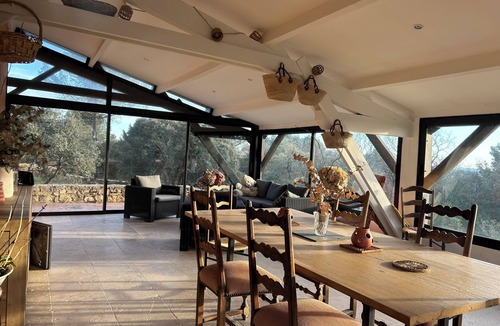 Saint-Hippolyte-le-Graveyron Bed & Breakfast | Large bedroom in quiet house between Mont Ventoux and Dentelles de Montmirail