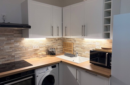 La Garde Apartment | La Garde, Refurbished - ideal location, sleeps 8