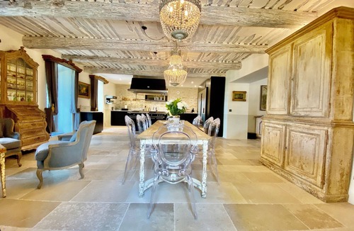 Menerbes House | La Petite Bastide blanche, near Ménerbes village. Heated pools, air conditioning