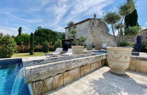 Menerbes House | La Petite Bastide blanche, near Ménerbes village. Heated pools, air conditioning