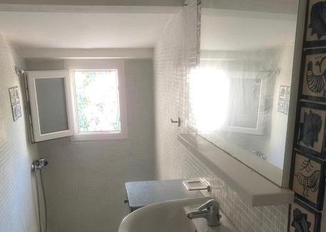 Roucas-Blanc Apartment | La porte bleue
