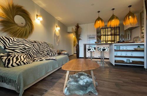 Le Trayas Apartment | La Rose Rouge