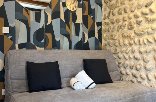 Le Chalon Apartment | La Source Bleue