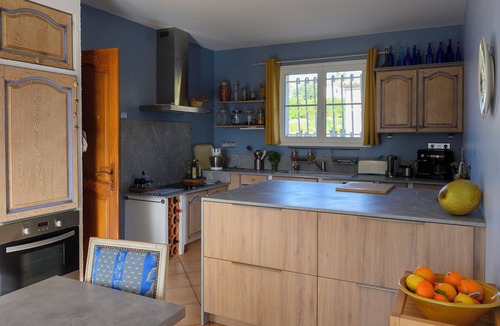 Bedoin House | La Tarente, Villa Provençale, with swimming pool for 8 to 10 people, rated 3*.