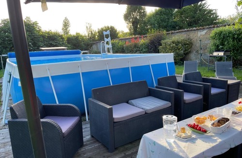 Le Passage Apartment | La Tramolière, accommodation in a green setting