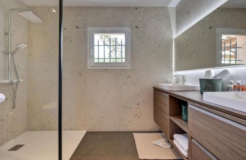 Pont Royal House | La Villa KEF - Maison d'hôtes & SPA