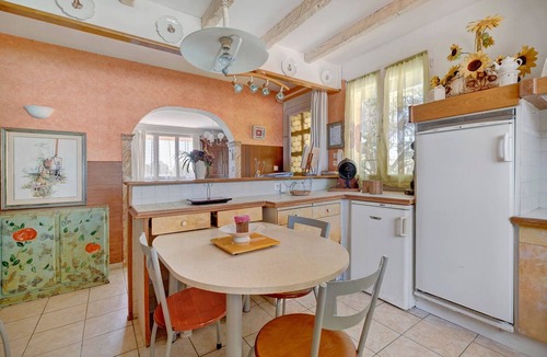 Castelginest House | La Villa Vigneronne: Holiday Home with Private Pool, Wi-Fi & Air Conditioning