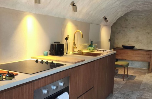 Goudargues Apartment | La Voute — Stone-vaulted cottage with a private courtyard, Goudargues