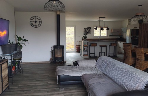 Tornac House | Large 2 bedroom villa with large terrace, parking, fully equipped kitchen