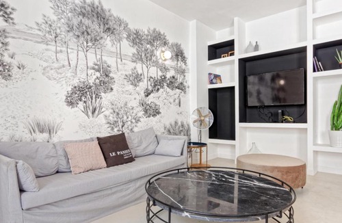 Saint-Victor Apartment | Large and bright flat in Marseille, one street from the Old Port - Welkeys