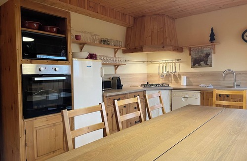 Le Devoluy Apartment | Large apartment, bottom of chalet in the resort of La Joue du Loup.