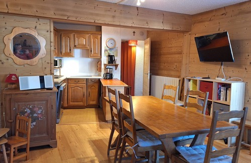 Les Claux Apartment | Large bright apartment at the foot of the slopes - 3 bedrooms. 6pers/70m2.