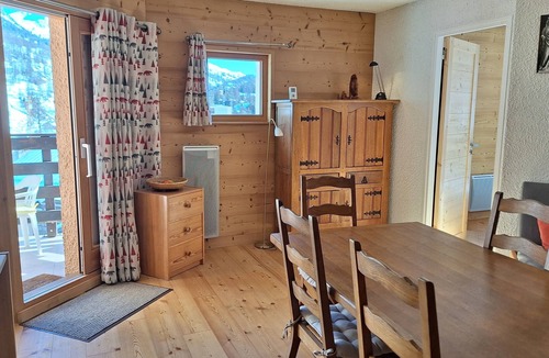 Les Claux Apartment | Large bright apartment at the foot of the slopes - 3 bedrooms. 6pers/70m2.