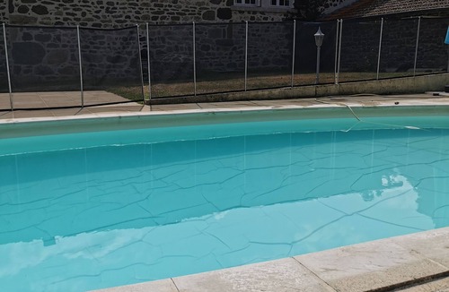 Ceaux-d'Allegre House | Large country house with swimming pool and playground.