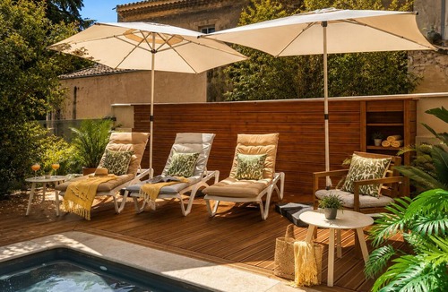 Orange Villa | Large modern villa with pool, billiards & private parking, 5min from town center