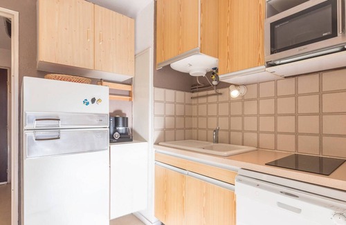 Forville Apartment | Large quiet studio for 5, parking, balcony, Briançon
