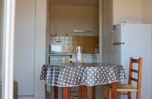 Bormes-Les-Mimosas Apartment | Large Studio N 7 facing the sea