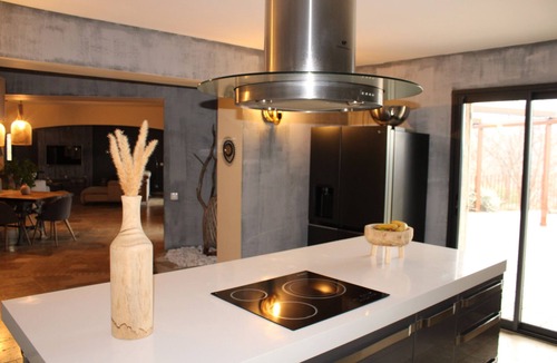 Mollans-sur-Ouveze Villa | Large villa with swimming pool facing the Ventoux