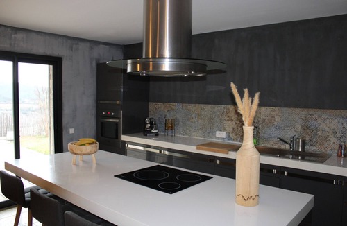Mollans-sur-Ouveze Villa | Large villa with swimming pool facing the Ventoux