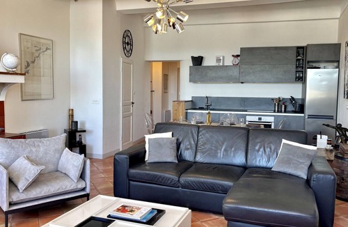 Old Town Apartment | Le Céléste - Appartement Chic Vue Port St-Tropez