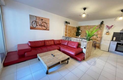 Les Chutes Lavie Apartment | Le Caviste Proche gare Centre-Ville Wifi-Netflix