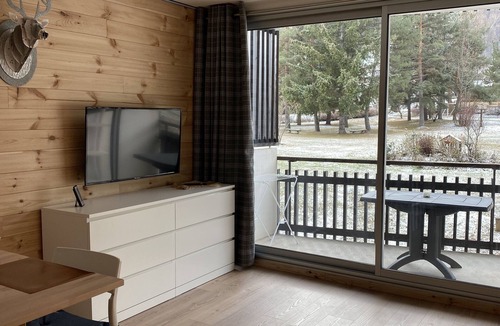 La Salle-les-Alpes Apartment | Le Cerf - Cosy, bright, WIFI, at the foot of the slopes