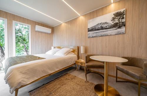 Saint-Marc-Jaumegarde Bed & Breakfast | Le Chant des Pins Lodge & Spa Tour de Keyrié