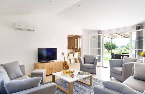 Saint-Saturnin-les-Apt House | Le Clos Savornin V10ID by Interhome