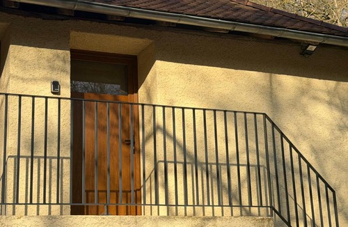 La Batie-Montgascon Bed & Breakfast | Le Domaine du Moulin Montagot