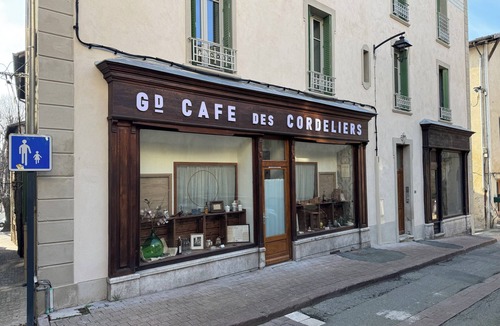 Romans-sur-Isere Apartment | Le Grand Café - BedinShop - historic center