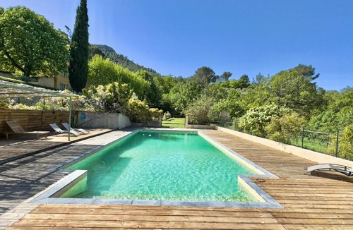 Auriol Apartment | Le Laurier - Piscine, Sauna et Vue - Charme Provençal Authenticité - Bastide La Parette