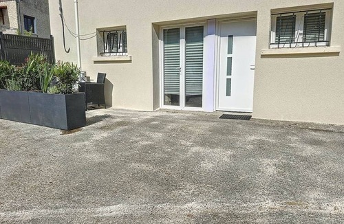 Communay Apartment | Le Magnolia - Apartment in the heart of Communay