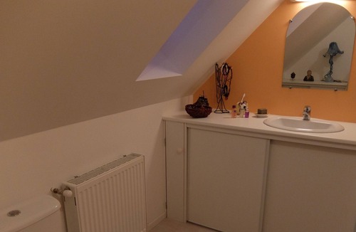 Ruaudin House | LE MANS, ROOM FOR RENT WITH BATHROOM, 10 mins from the circuit, on RUAUDIN