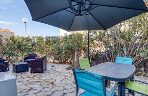 Frontignan House | 'Le Mas De La Mer' with Private Terrace, Wi-Fi, and Air Conditioning