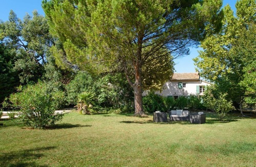 Barbentane Villa | Le Mas En Rose - Five Bedroom Villa, Sleeps 10