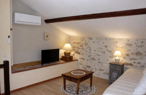 Montsegur-sur-Lauzon House | Le Pigeonnier, gîte des Lucioles en Provence