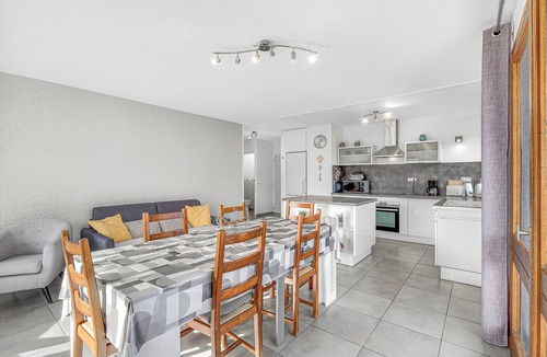 Embrun Apartment | Le Plein Ciel, with Lake View and Wi-Fi